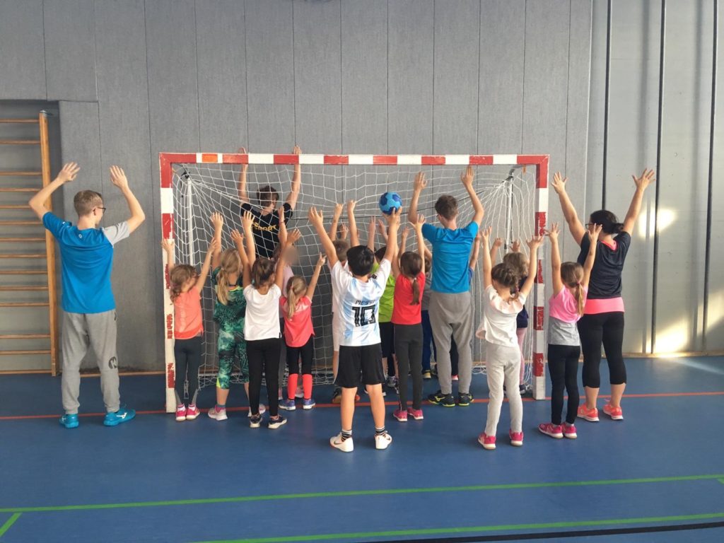 Mit Spaß dabei! Eine Spiel und Übungsstunde für Minis Handball